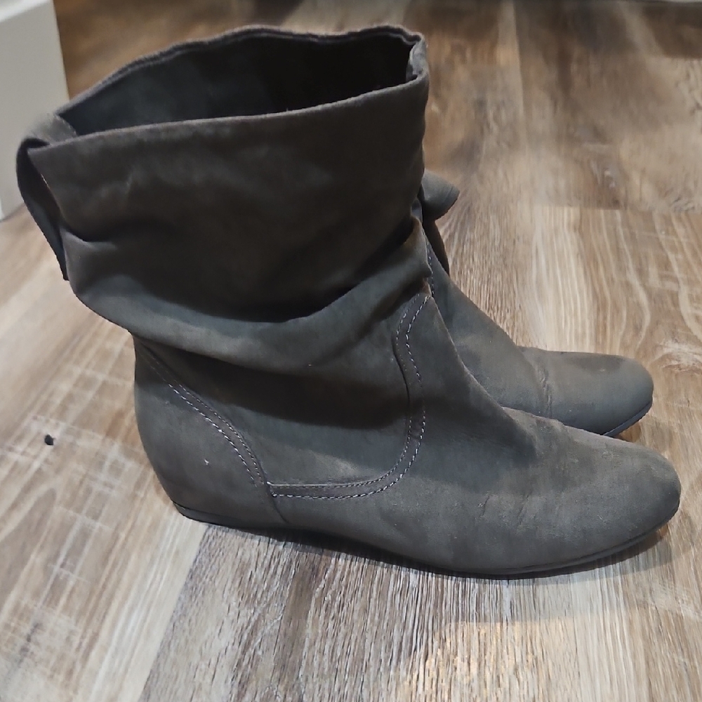 Women's Gray Suede Ankle Boots